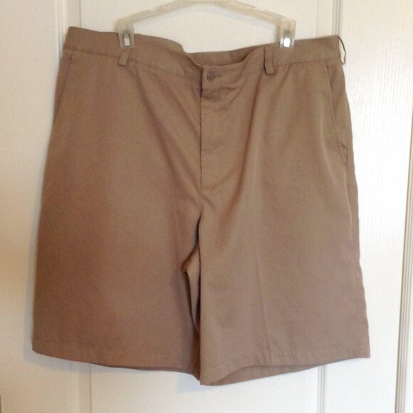 Nike Dri-Fit Men's Golf Bermuda Shorts Size 40 Golfing Beige Khaki Flat Front - Picture 1 of 9